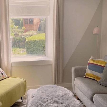 Cosy 2-Bedroom Family Cottage Centrally Located. Leedstown Kültér fotó