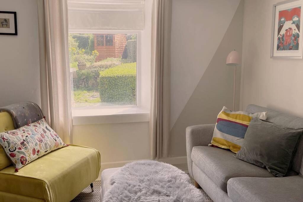 Cosy 2-Bedroom Family Cottage Centrally Located. Leedstown Kültér fotó