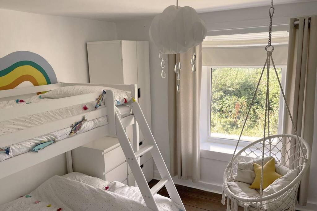 Cosy 2-Bedroom Family Cottage Centrally Located. Leedstown Kültér fotó