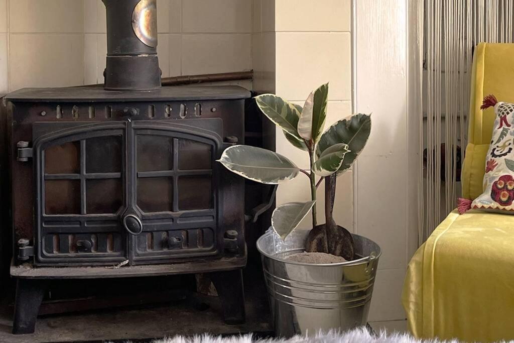 Cosy 2-Bedroom Family Cottage Centrally Located. Leedstown Kültér fotó